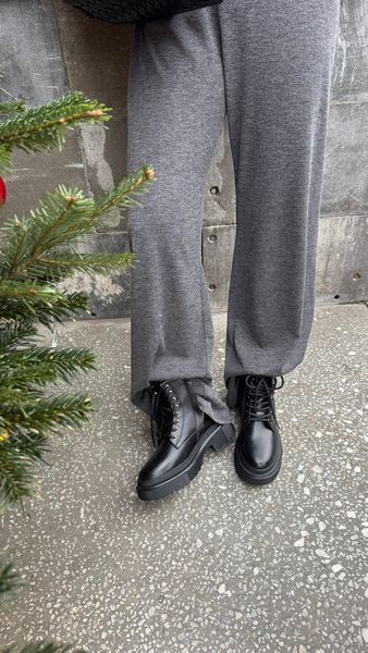 Black leather boots by White Boots with a fur lining, size 40, 36, Leather, Black, Leather, White Boots