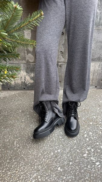 Black leather boots by White Boots with a fur lining, size 40, 36, Leather, Black, Leather, White Boots